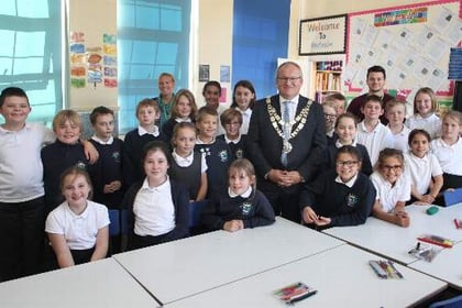 Boasley Cross Primary School meet the mayor of West Devon
