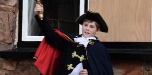 Hatherleigh town crier wows crowd at carnival